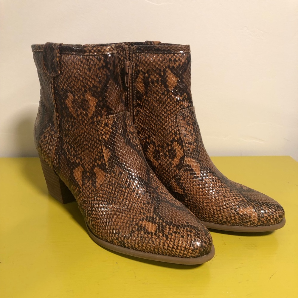 NWOT Carlos snake skin booties
